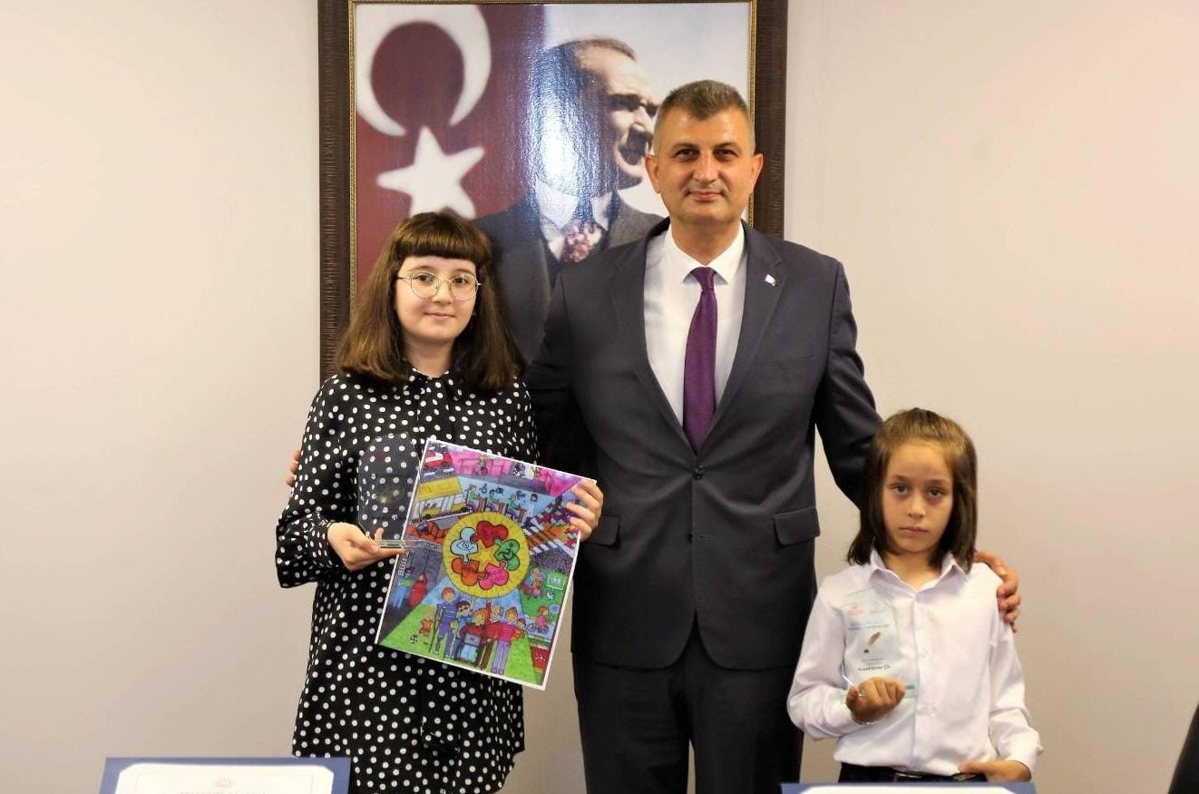 BAKAN SEZER LENN GURURU OLAN RENCLERLE BULUTU