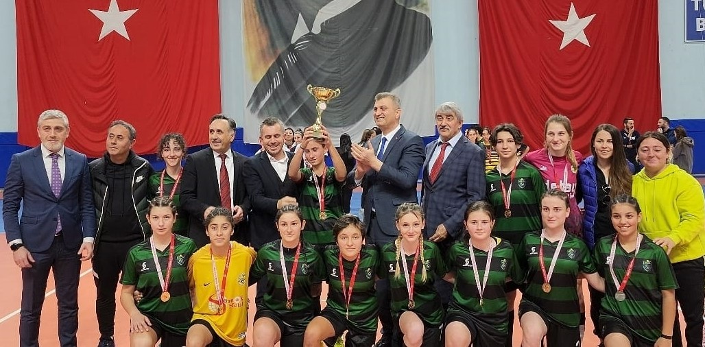 GLCK BARBAROS HAYRETTN LSESS KIZ FUTSAL TAKIMI KOCAEL AMPYONU