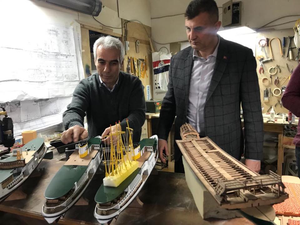 Ba�kan Sezer�den Gemi Maketi Sanat��lar�na Ziyaret