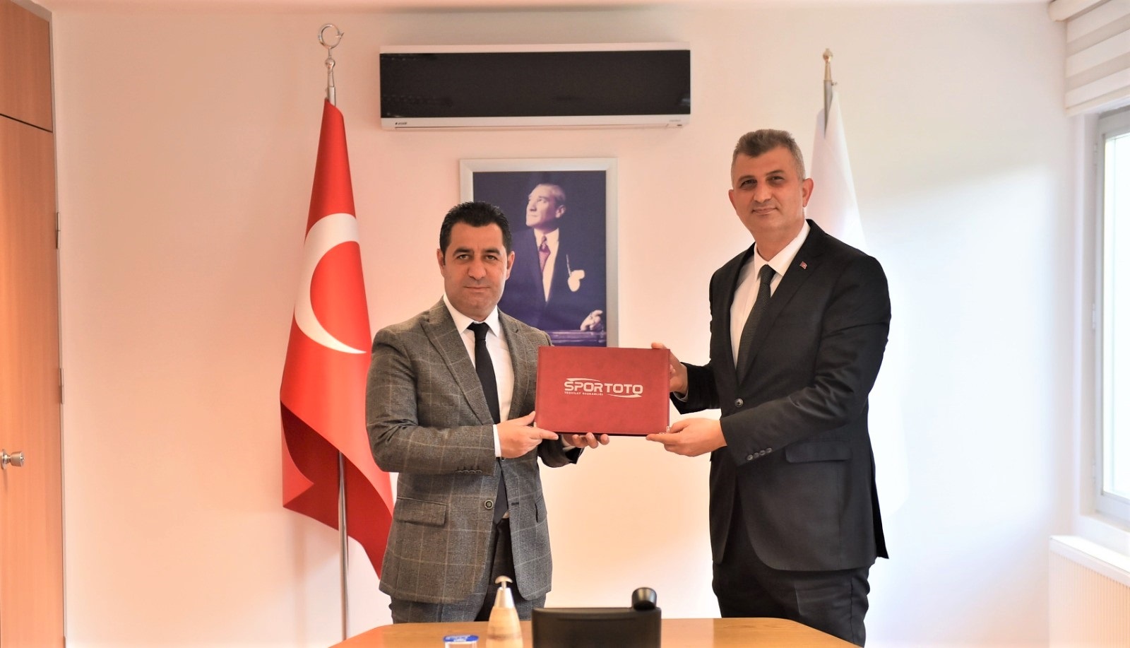 BAKAN SEZER BR SZN DAHA YERNE GETRYOR