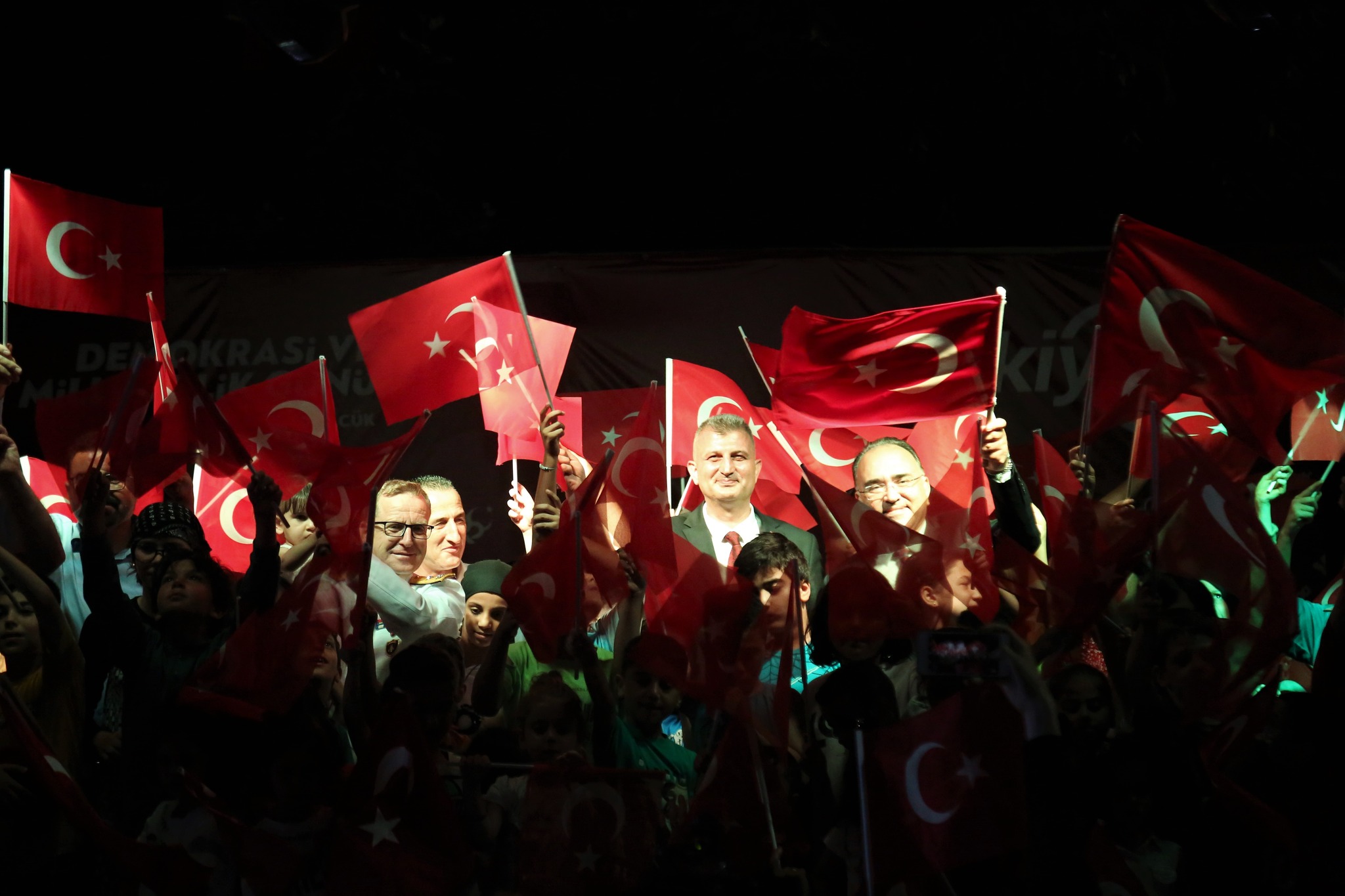 BAYRAK URUNA TRKYE AKINA GLCK DMDK AYAKTA