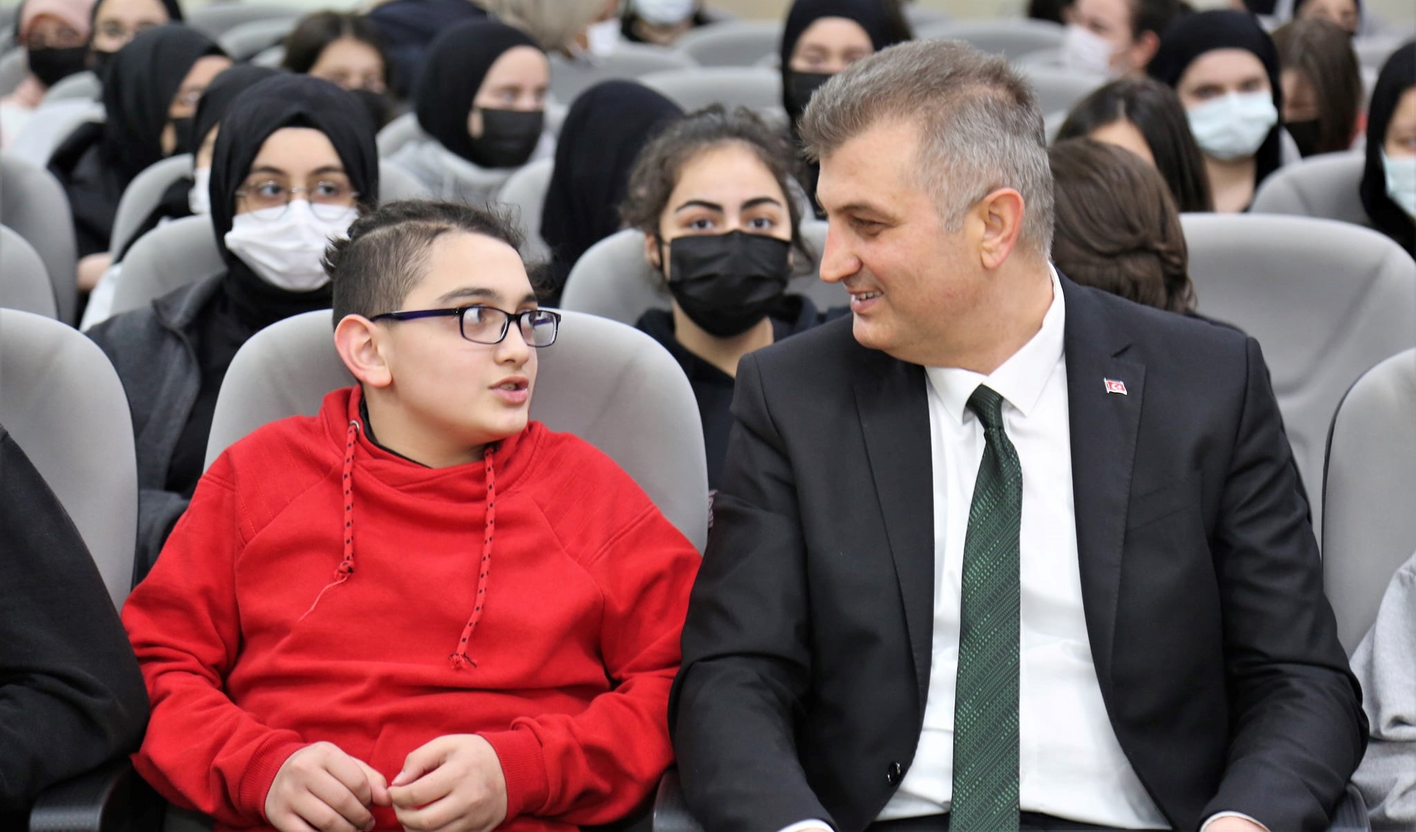 BAKAN SEZER, MECT KAVAN MAM HATP ORTAOKULU RENCLER LE BULUTU