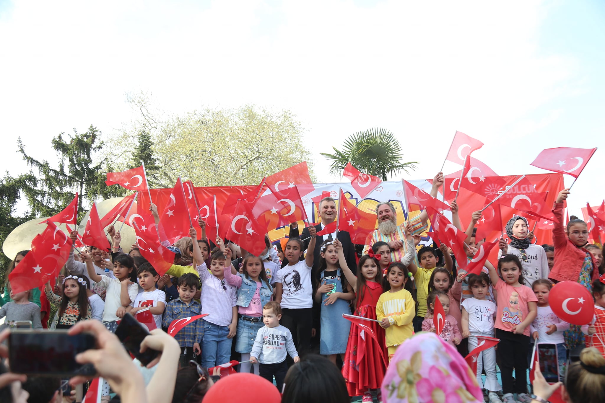 BAKAN SEZERN 23 NSAN ULUSAL EGEMENLK VE OCUK BAYRAMI MESAJI