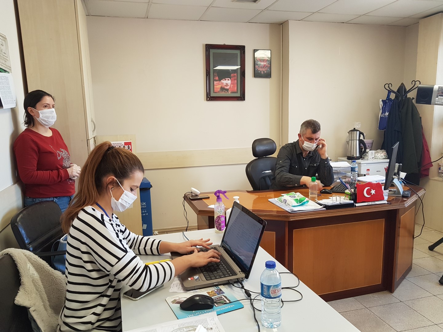 Bakan Sezer Telefonlara Cevap Verip, Glckllerin Taleplerini Karlad