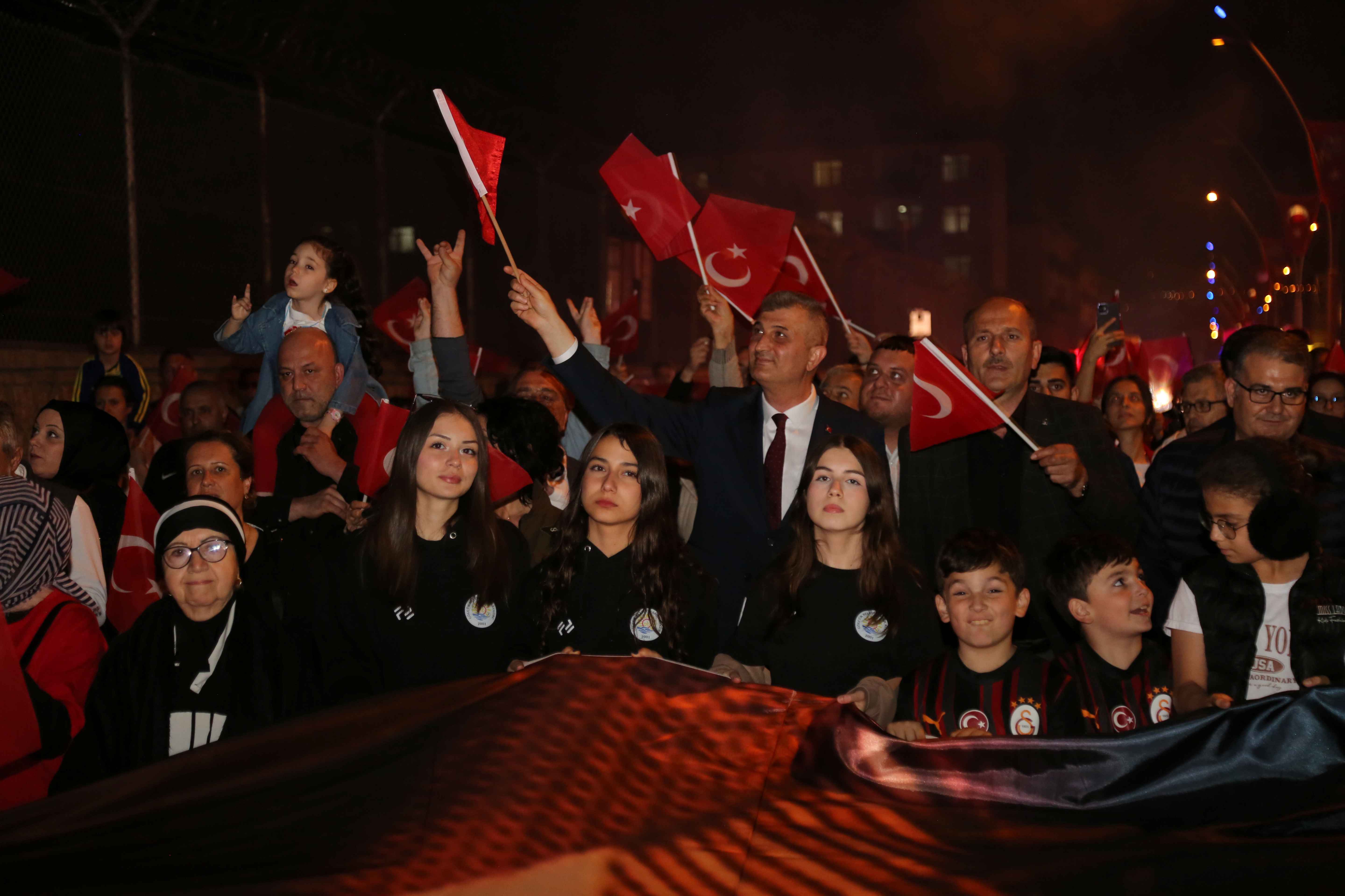 GLCK HALKI 19 COKUSUNU FENER ALAYI LE KUTLADI