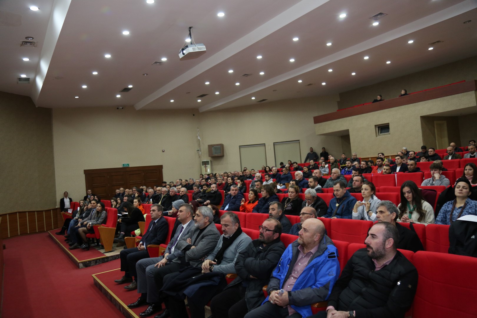 "Psikolojik Destek Ve Antren�r Geli�imi" Seminerine Yo�un Kat�l�m