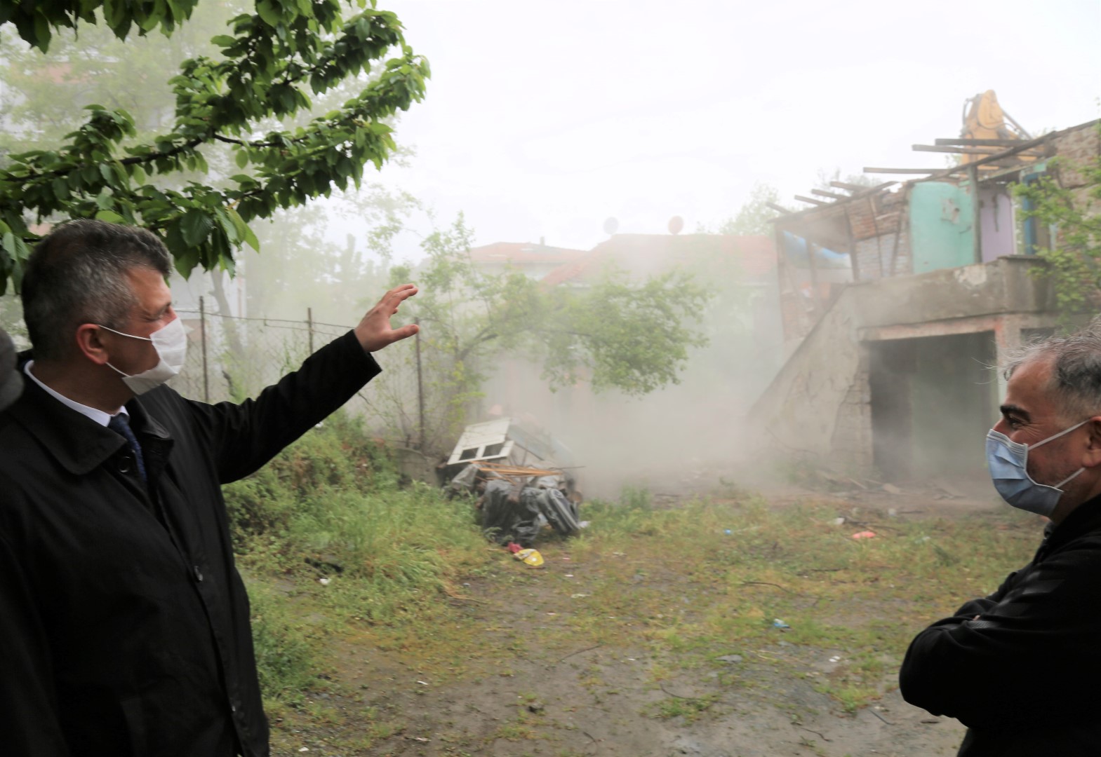 G�lc�k Belediyesi Metruk Binalar� Y�kmaya Devam Ediyor