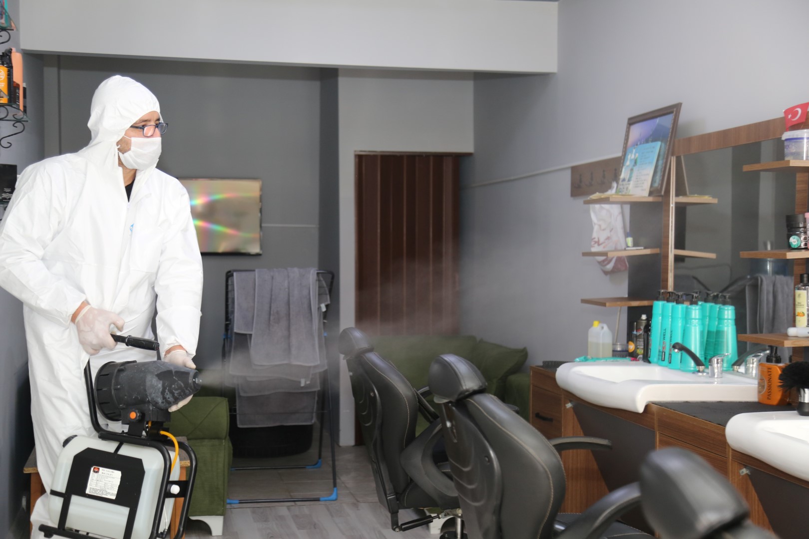 Berber Ve Kuaf�rleri Dezenfekte Ediliyor