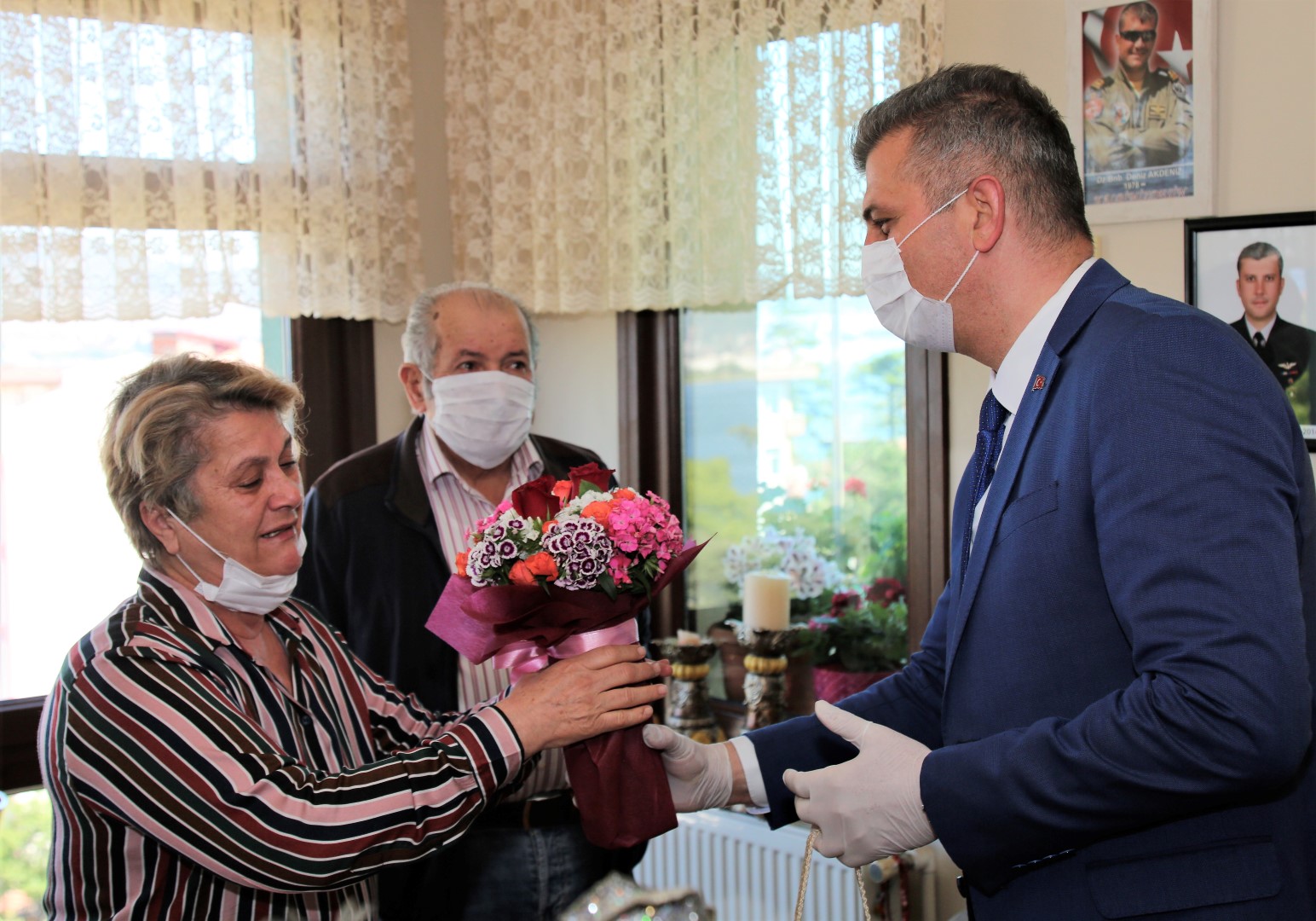 Ba�kan Sezer�den �ehit Annelerine Ziyaret