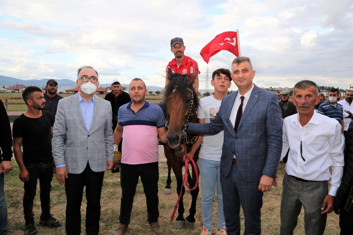 GLCKTEK RAHVAN AT YARILARINDA BYK HEYECAN YAANDI