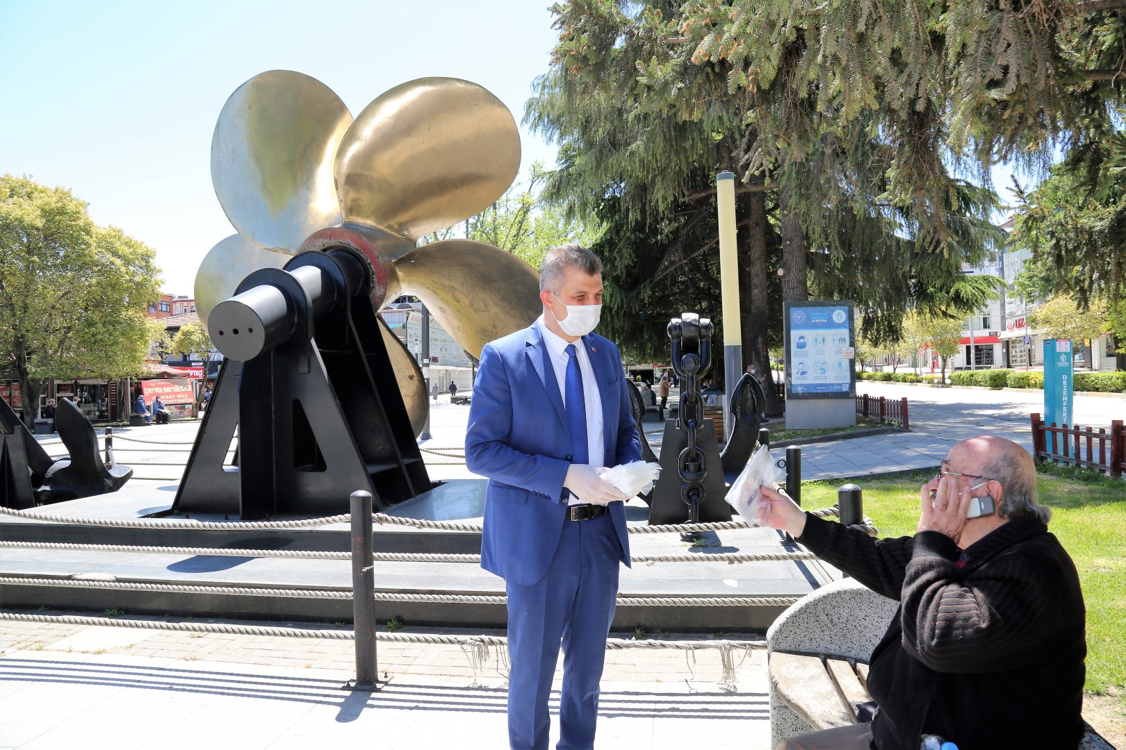 Ba�kan Sezer B�y�kleri Yaln�z B�rakmad�