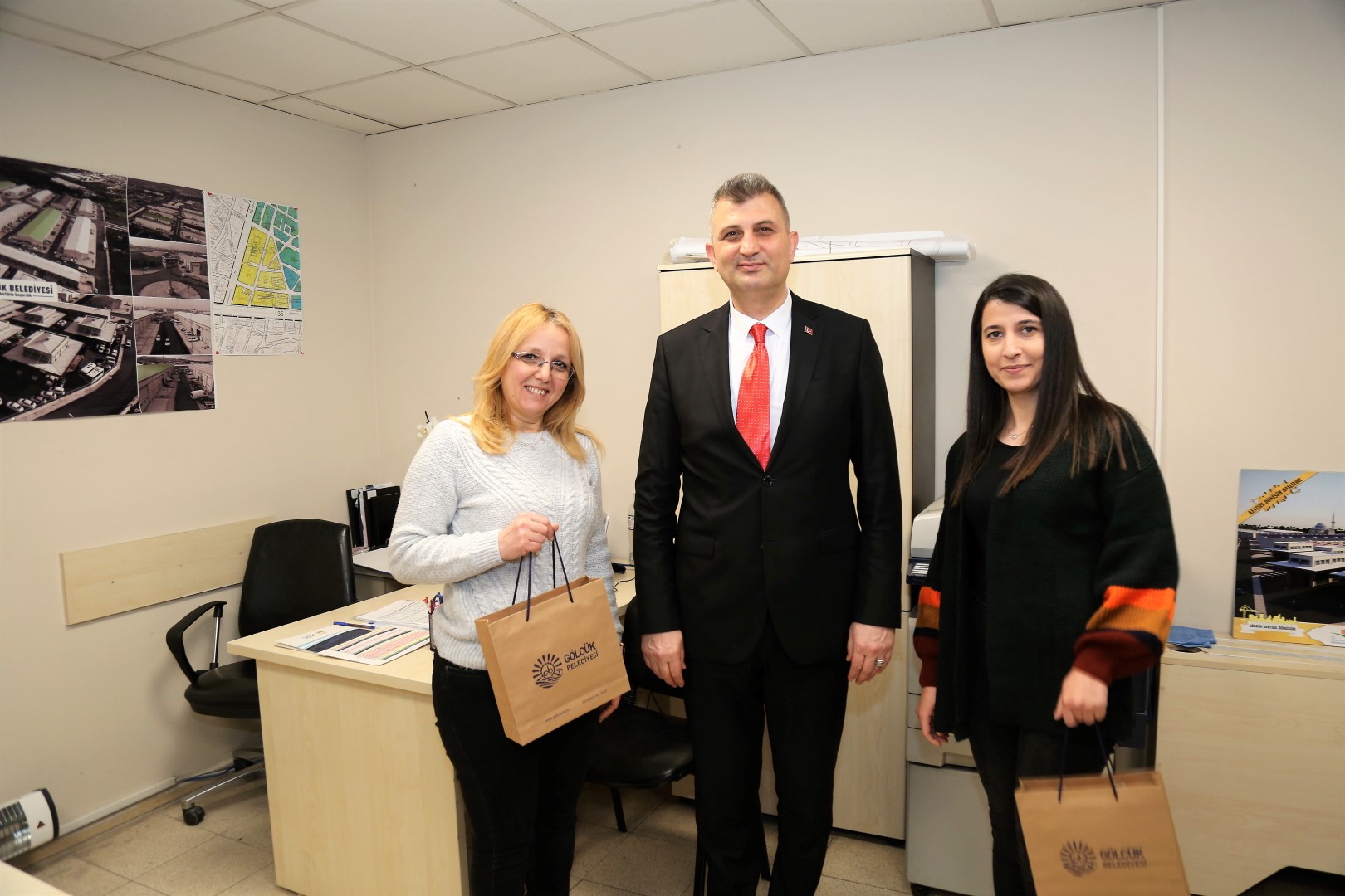 Bakan Sezerden Kadnlar Gn Jesti