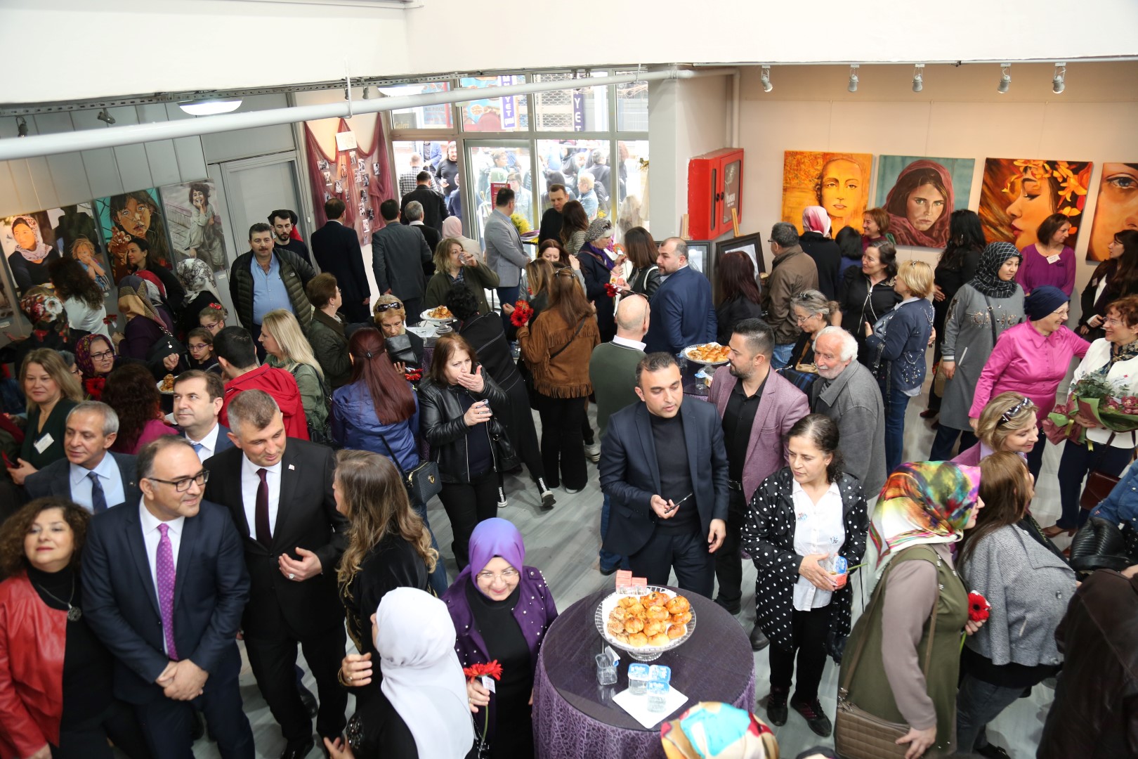 Glckte Muhteem 8 Mart Sergisi