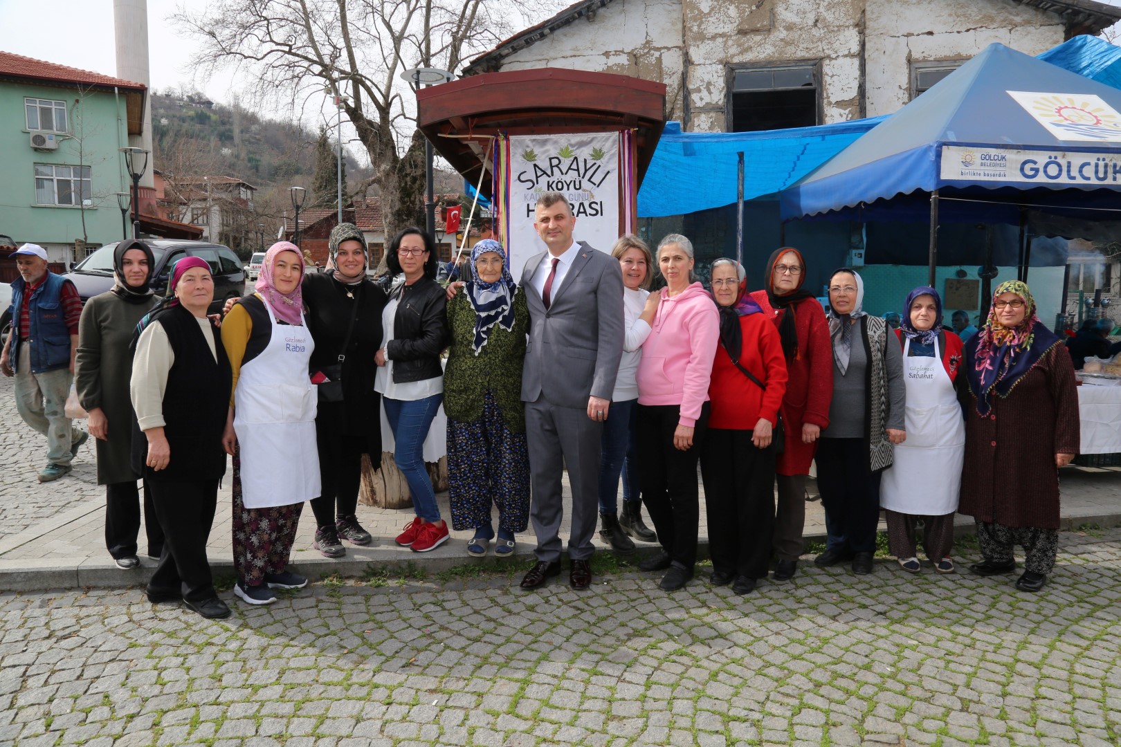 Bakan Sezer 8 Mart Ansna Kadnlara iek Datt 