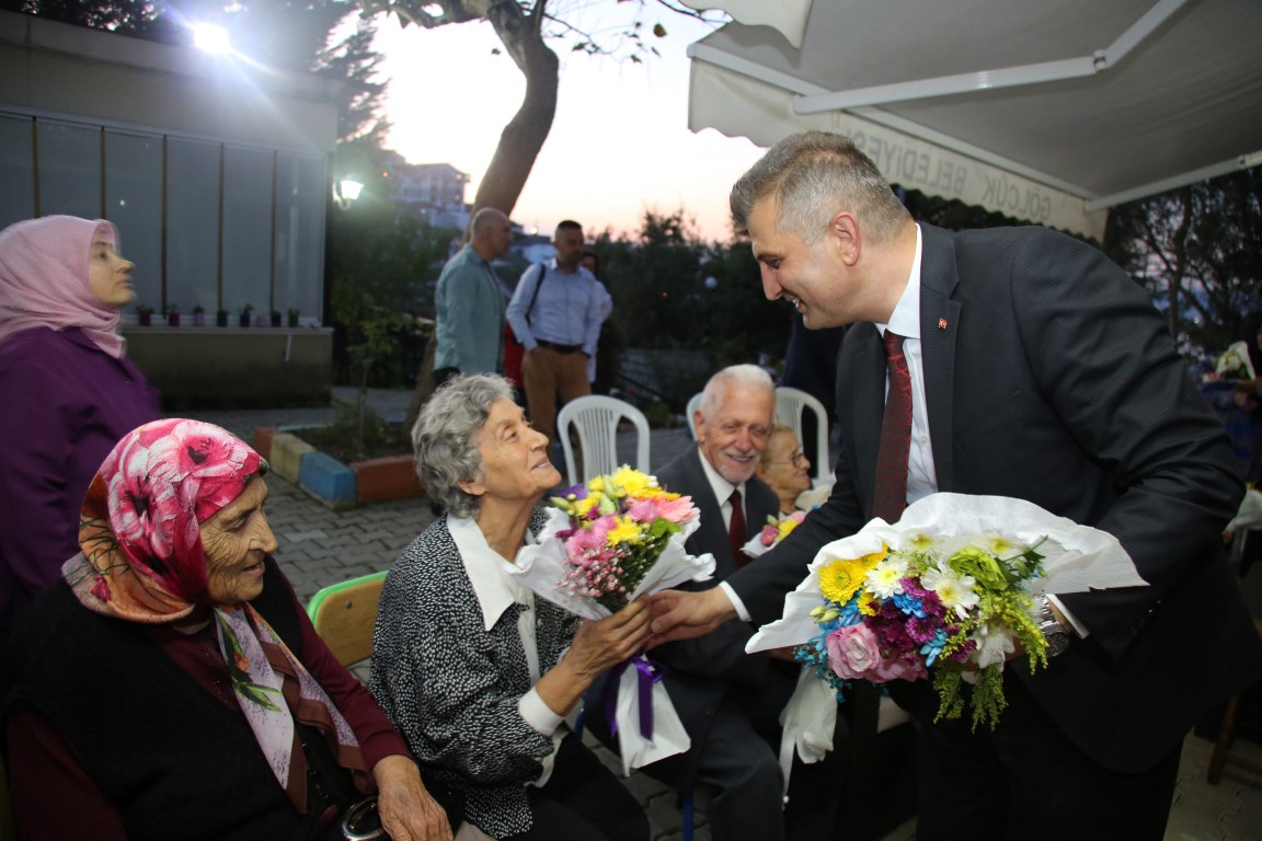 D�nyada Kar��l�ks�z Sevginin, Merhametin Ve Fedakarl���n Timsali Annelerimizdir