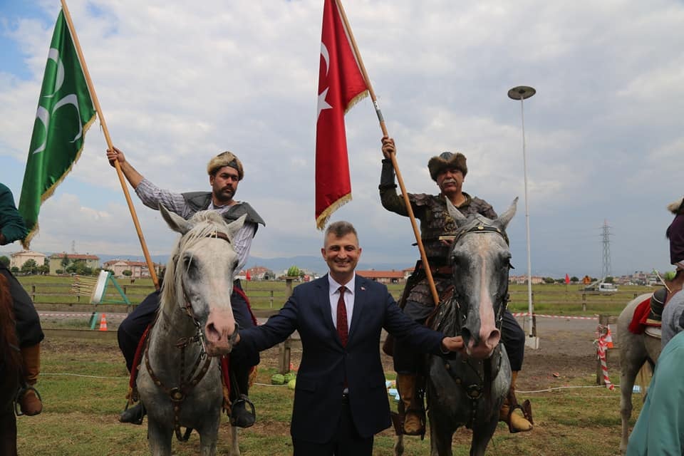 GELENEKSEL RAHVAN AT YARILARI HEYECANI GLCKTE BALIYOR