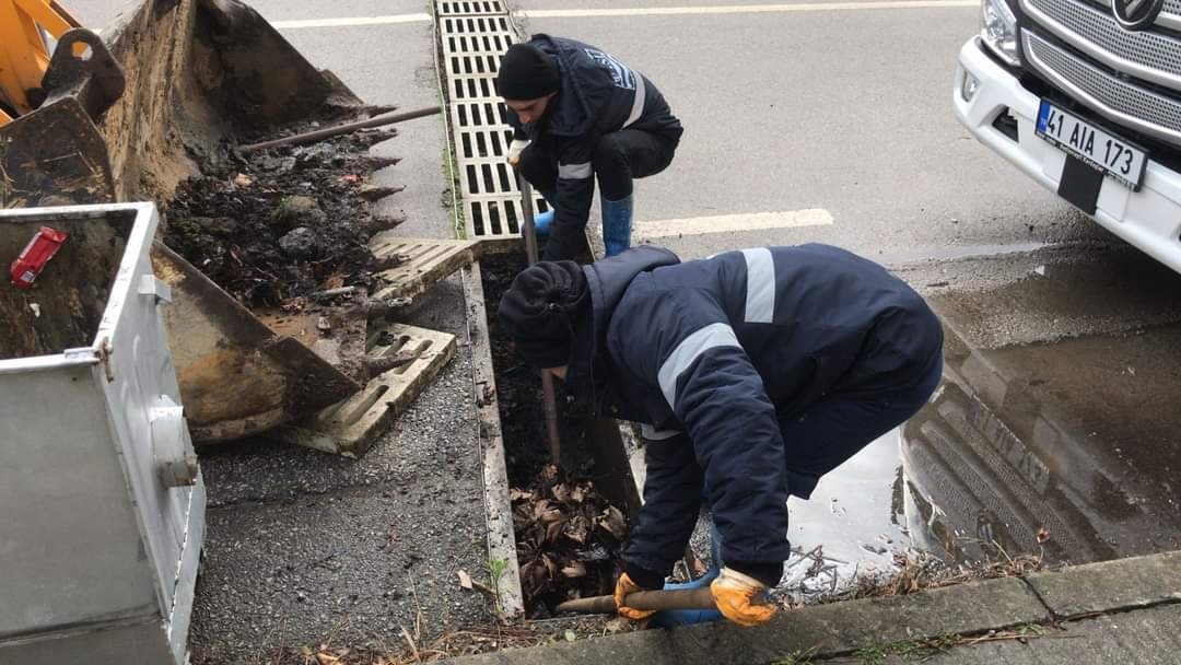 GLCKTE MAZGALLAR VE YOLLAR PERYODK OLARAK TEMZLENYOR