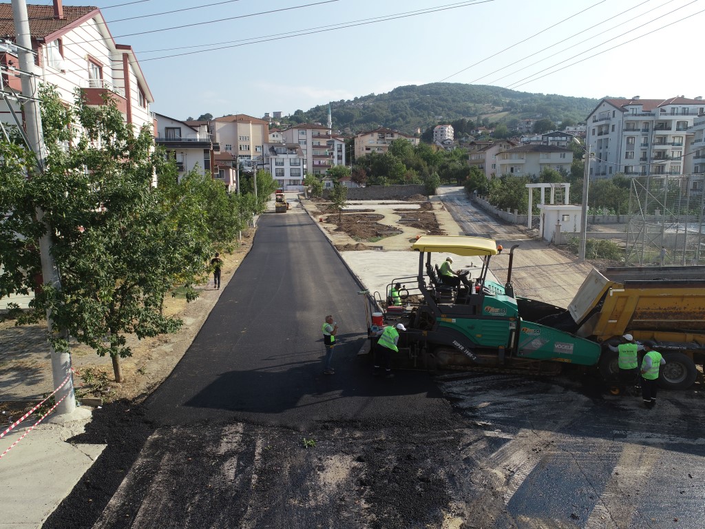 Asfalt Ve Parke Seferberlii Devam Ediyor