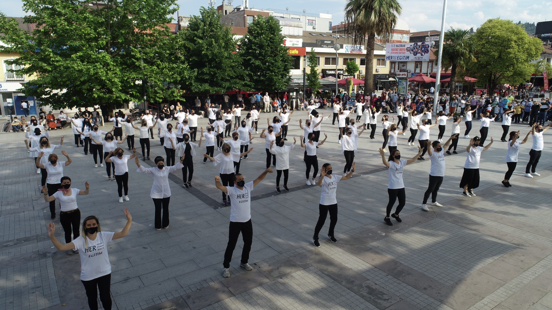 GLCKL KADINLARDAN OLUAN 100 KLK EKPTEN SOSYAL MESAFEL  MUHTEEM HALK OYUNLARI GSTERS