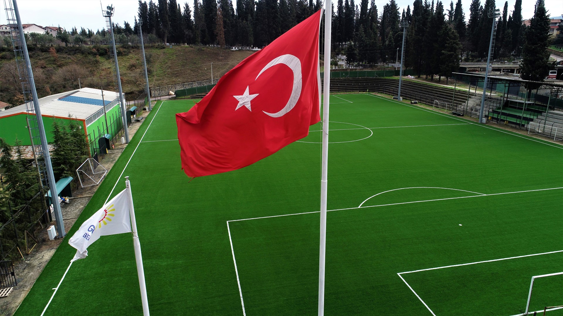 DERMENDERE STADI YEN SEZONA HAZIR